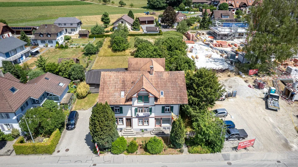 Maison d'habitation et commerciale avec potentiel de développement et terrain à bâtir à Madiswil – photo 2 sur 13