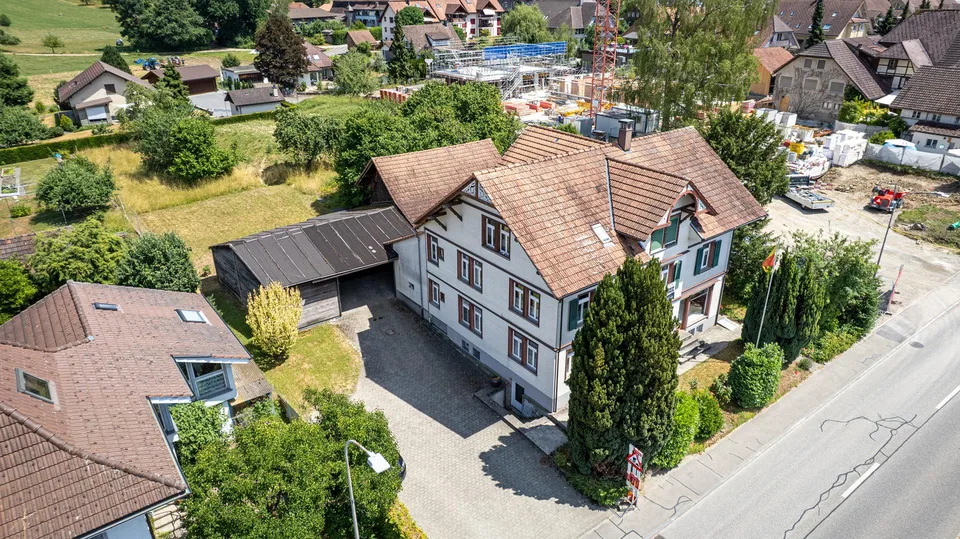 Maison d'habitation et commerciale avec potentiel de développement et terrain à bâtir à Madiswil – photo 3 sur 13