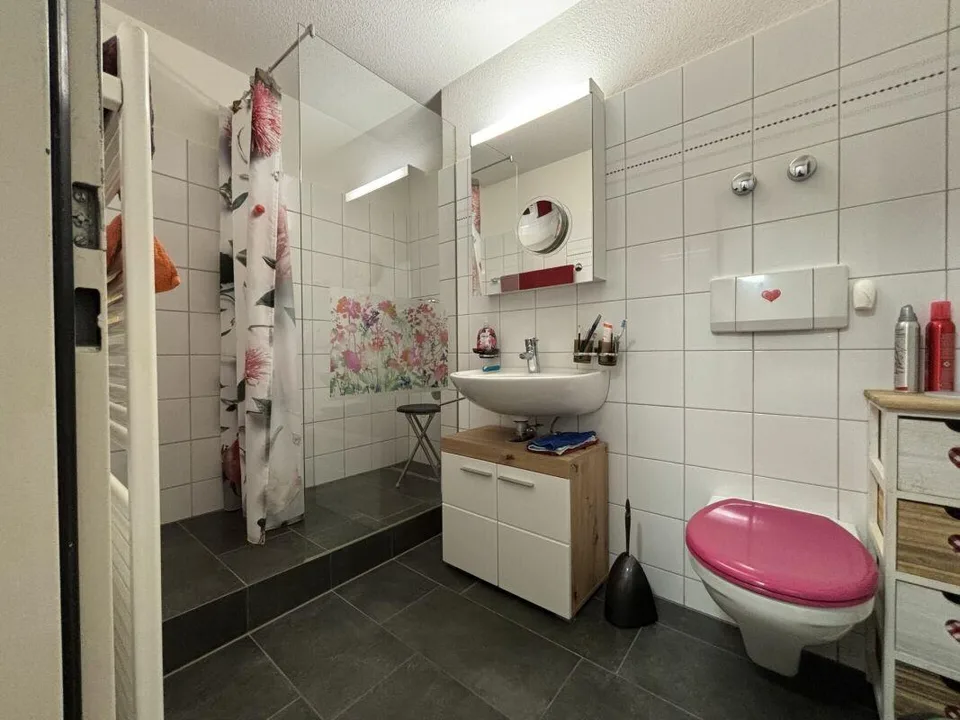Spacious 2 1/2 room apartment in a quiet and sunny location