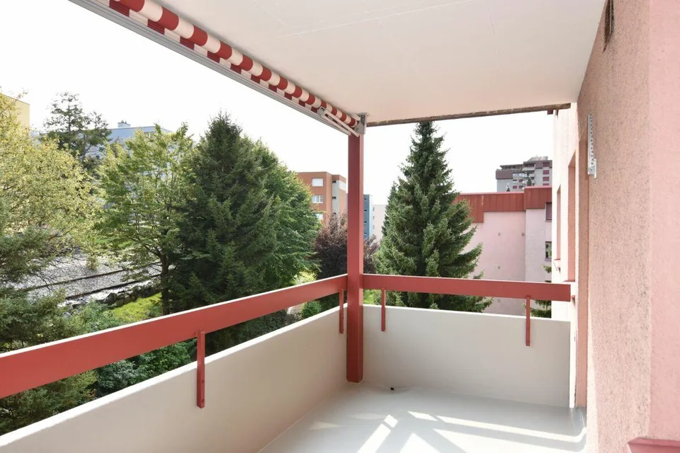 Spacious 2 1/2 room apartment in a quiet and sunny location