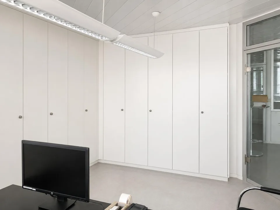 Helle Büroräumlichkeiten mit eigenem Eingang & 3 Parkplätzen – Sirnach – Foto 10 von 15