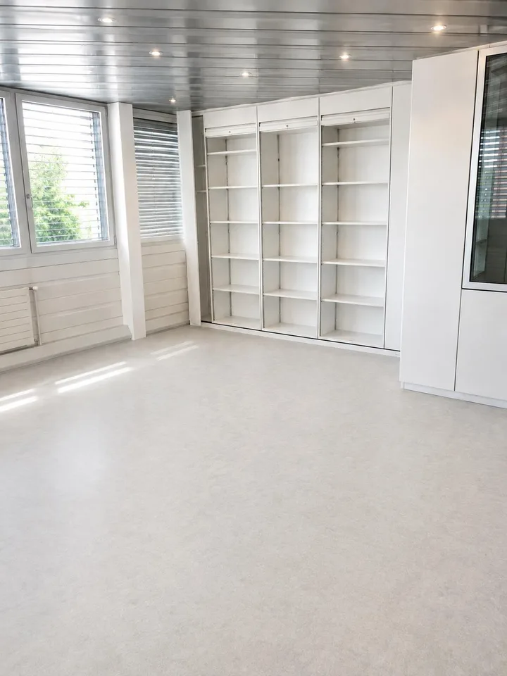 Helle Büroräumlichkeiten mit eigenem Eingang & 3 Parkplätzen – Sirnach – Foto 12 von 15
