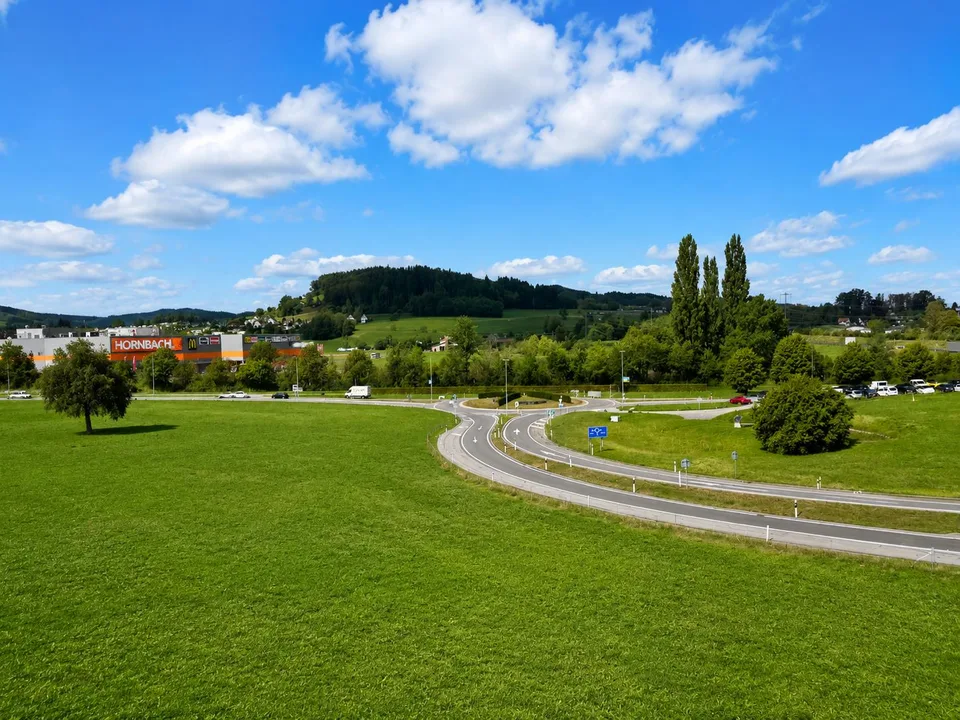 Helle Büroräumlichkeiten mit eigenem Eingang & 3 Parkplätzen – Sirnach – Foto 2 von 15