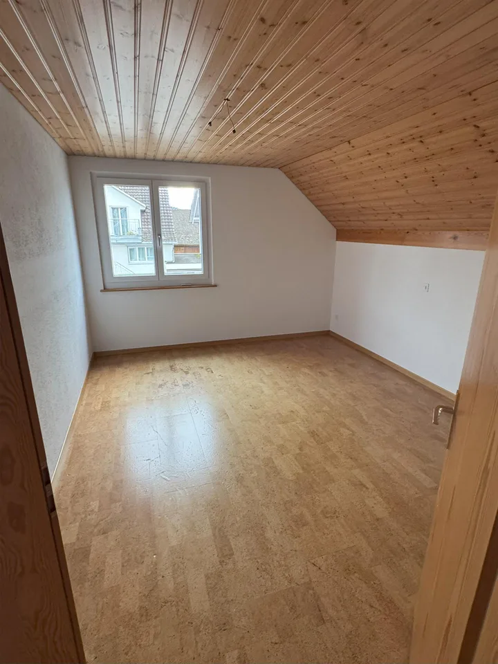 Charmante 5.5-Zimmer-Dachwohnung in der attraktiven Gemeinde Zuzwil SG