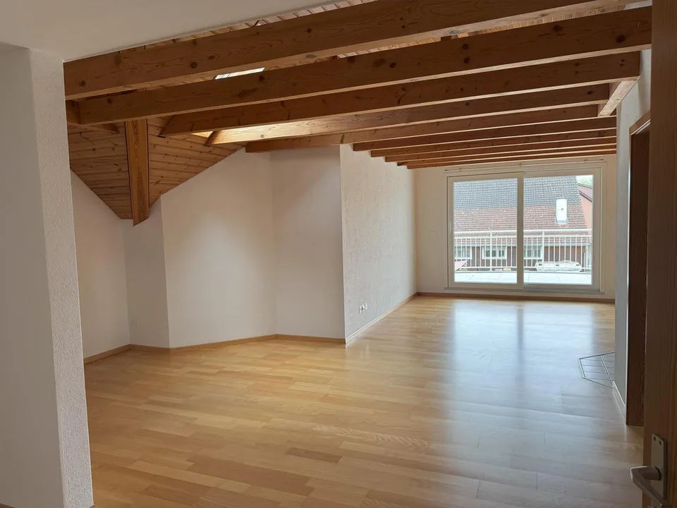 Charmante 5.5-Zimmer-Dachwohnung in der attraktiven Gemeinde Zuzwil SG