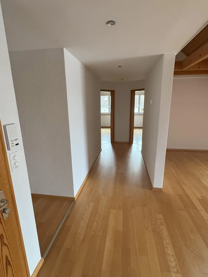 Charmante 5.5-Zimmer-Dachwohnung in der attraktiven Gemeinde Zuzwil SG