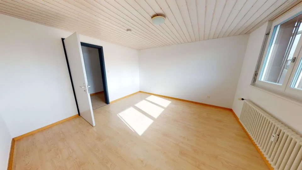 Bel appartement de 2,5 pièces sous les toits dans un excellent emplacement