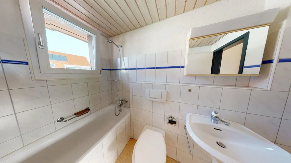 Bel appartement de 2,5 pièces sous les toits dans un excellent emplacement