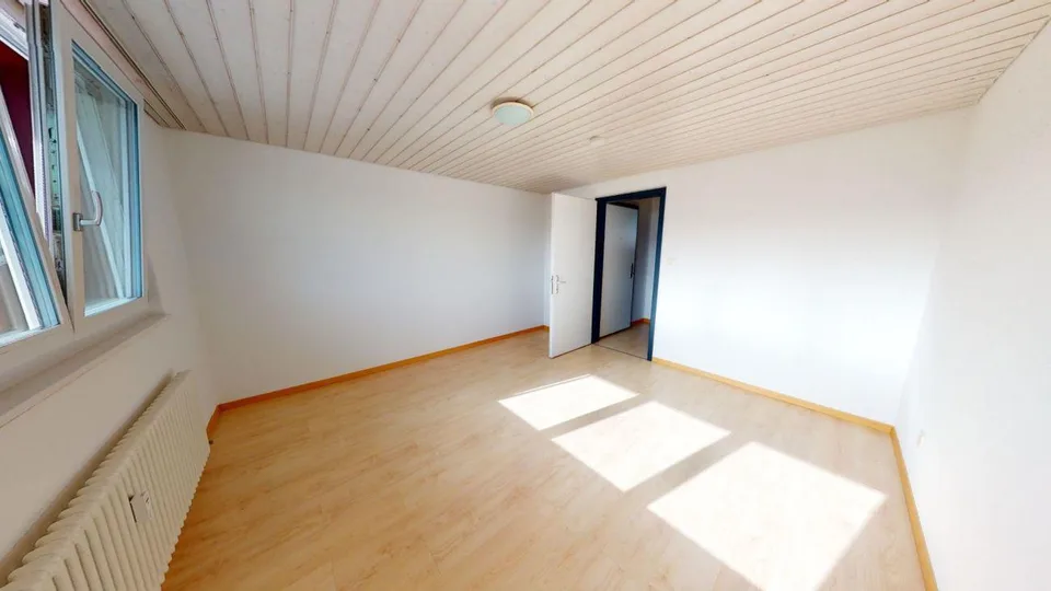 Bel appartement de 2,5 pièces sous les toits dans un excellent emplacement