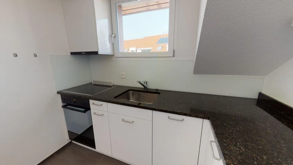 Bel appartement de 2,5 pièces sous les toits dans un excellent emplacement