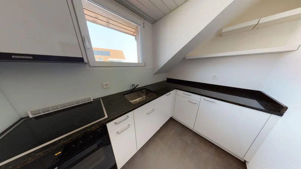 Bel appartement de 2,5 pièces sous les toits dans un excellent emplacement