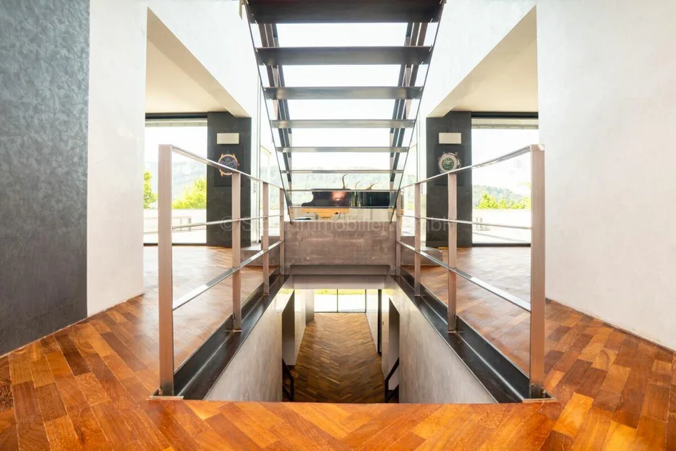Elegante 10-Zimmer Villa mit aussergewöhnlicher Architektur – Foto 23 von 30