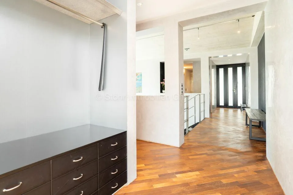 Elegante 10-Zimmer Villa mit aussergewöhnlicher Architektur – Foto 9 von 30