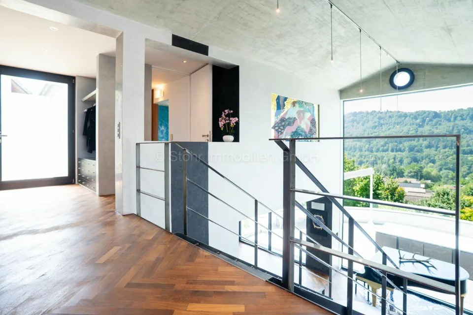 Elegante 10-Zimmer Villa mit aussergewöhnlicher Architektur – Foto 3 von 30