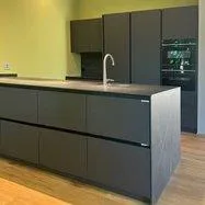 Wohnen im Grünen (Erstbezug) - 2½-Zimmer-Wohnung mit hochwertigem Innenausbau zu vermieten