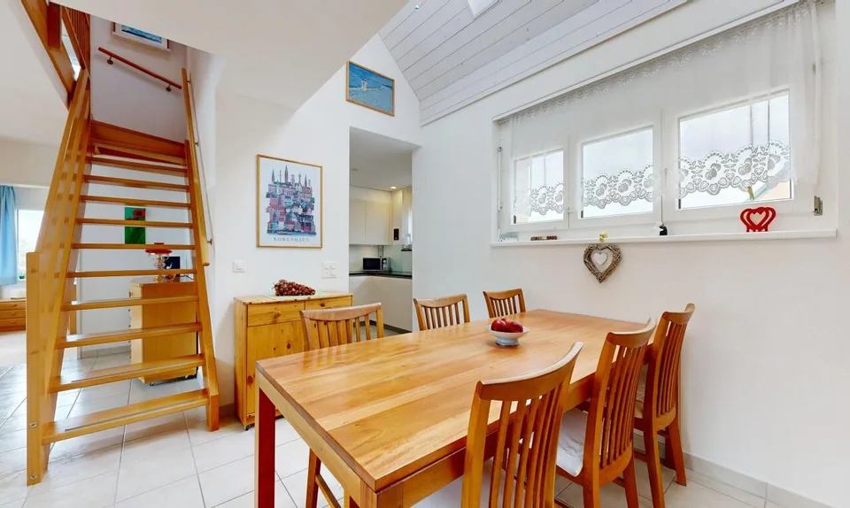Spacious attic maisonette with direct lift access in Wetzikon – photo 2 of 11