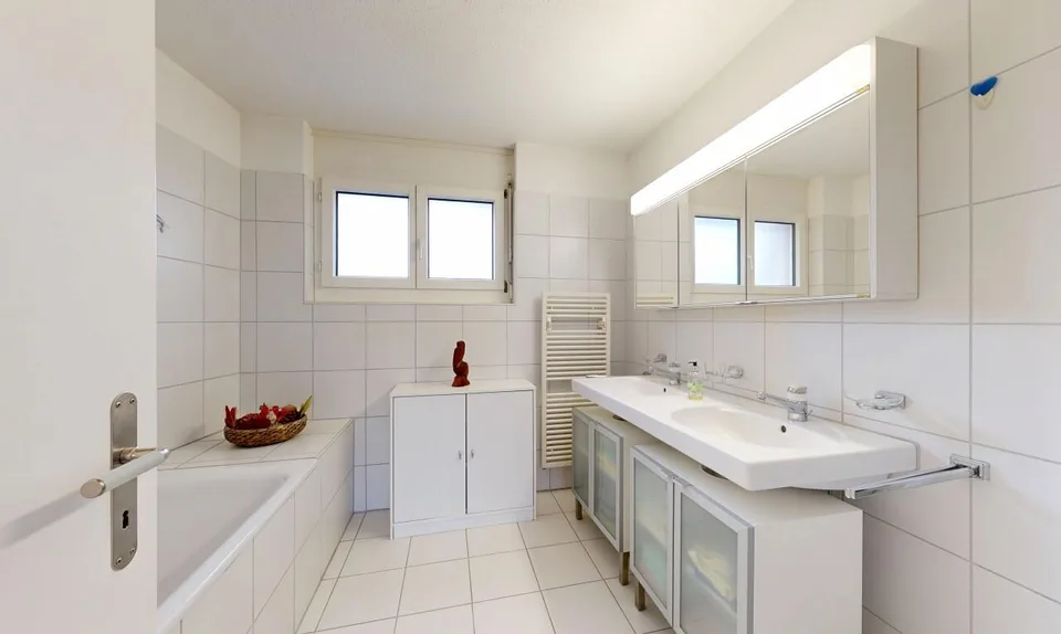 Spacious attic maisonette with direct lift access in Wetzikon – photo 8 of 11