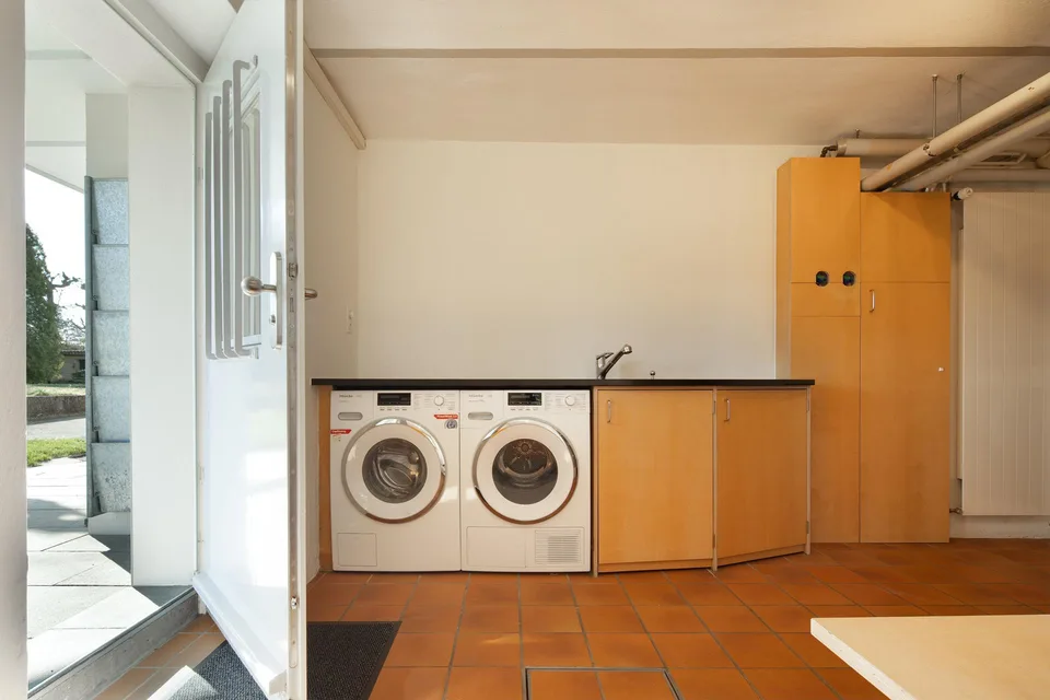 Grosszügiges Einfamilienhaus mit viel Grün und Privatsphäre – Foto 13 von 14