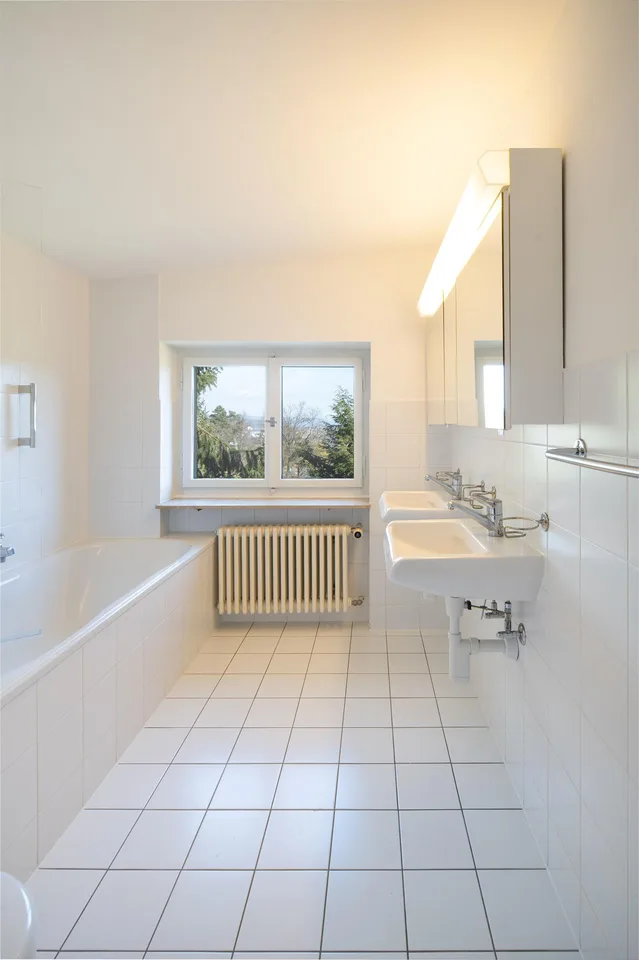 Grosszügiges Einfamilienhaus mit viel Grün und Privatsphäre – Foto 11 von 14