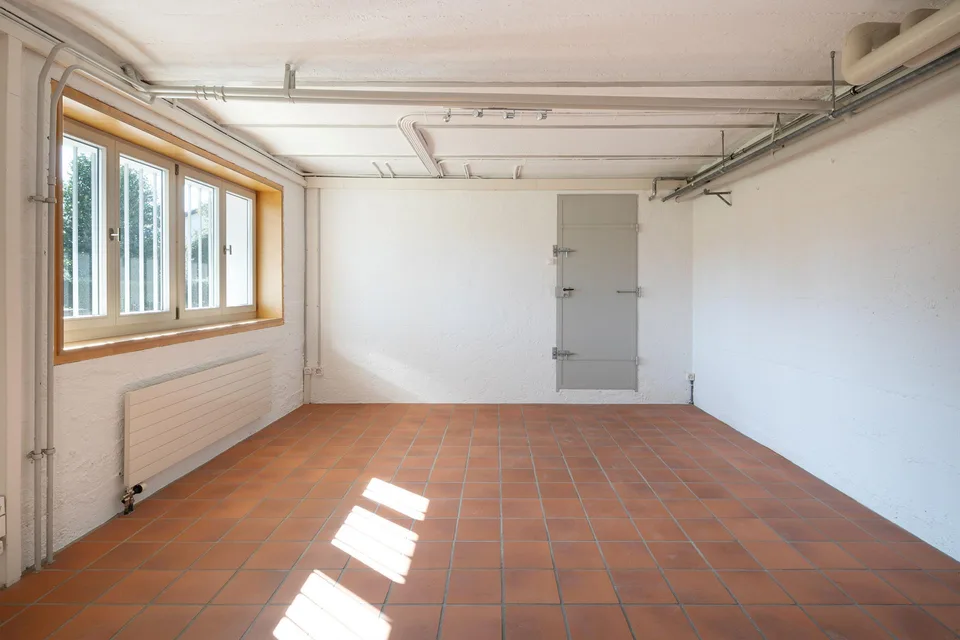 Grosszügiges Einfamilienhaus mit viel Grün und Privatsphäre – Foto 12 von 14