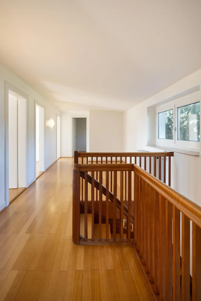 Grosszügiges Einfamilienhaus mit viel Grün und Privatsphäre – Foto 9 von 14