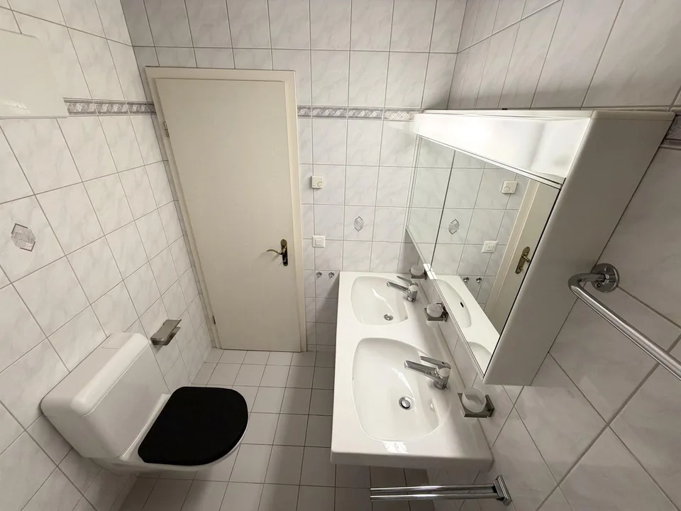 2.5 Zimmer Dachwohnung mit Blick ins Grüne - Buttikon SZ
