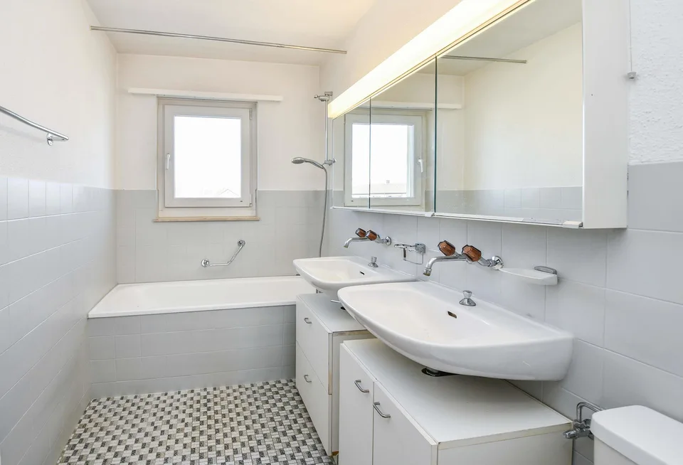 Grosse & gemütliche Wohnung mit Cheminée