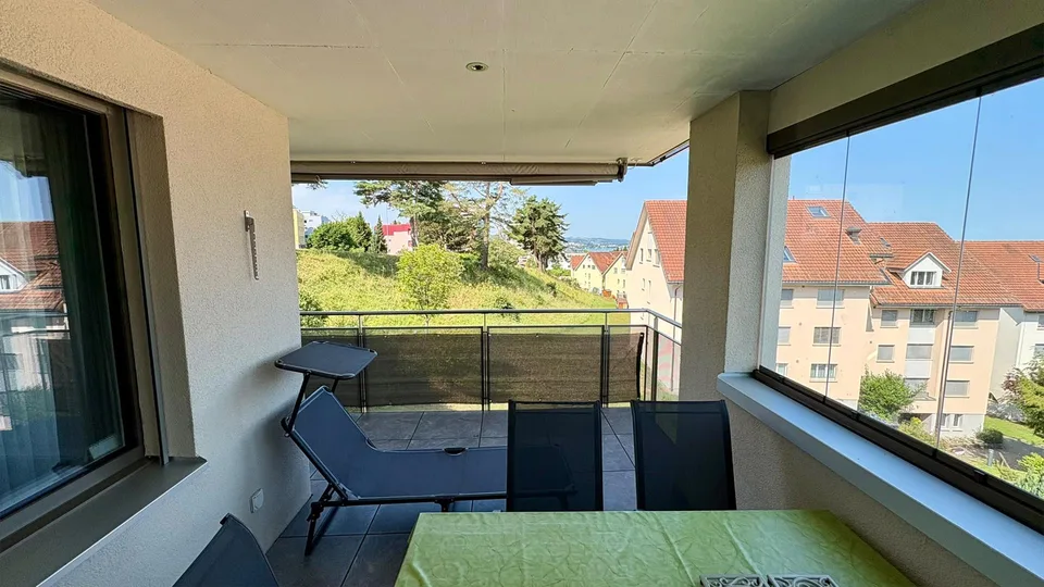 Moderne 4.5-Zimmer Wohnung mit Seesicht und grossem Balkon