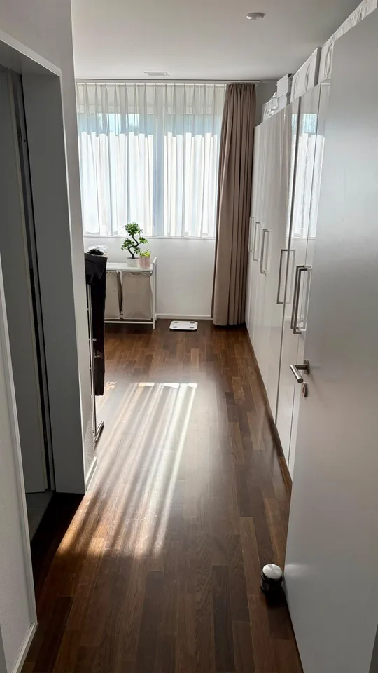 Moderne 4.5-Zimmer Wohnung mit Seesicht und grossem Balkon