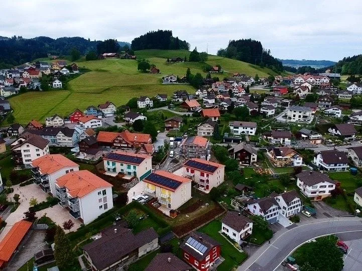 schöne und grosse 3.5 Zimmer Wohnung