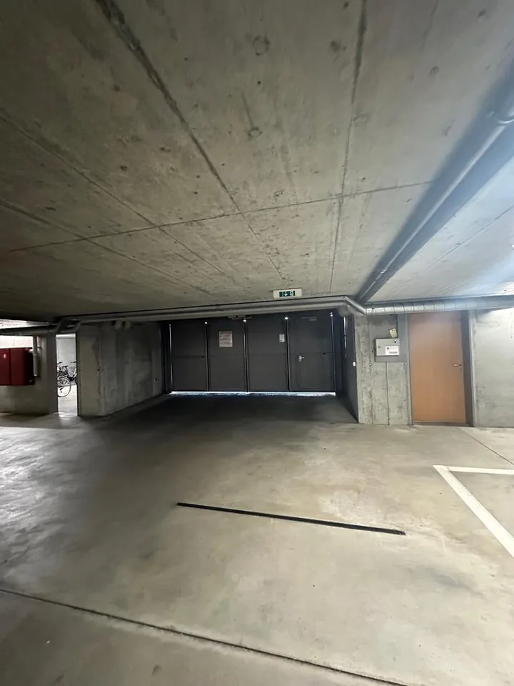 Einstellhallenplatz zu vermieten – Foto 3 von 4