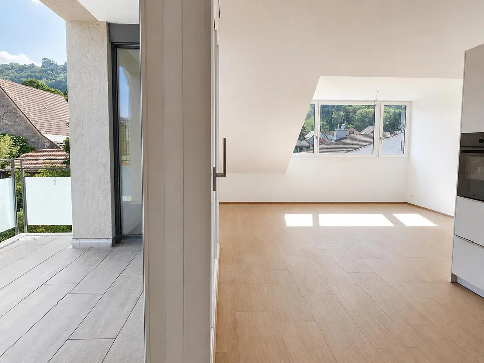 Helle, moderne 2.5 Zimmer-Dachwohnung mit hohem Standard in Dornach