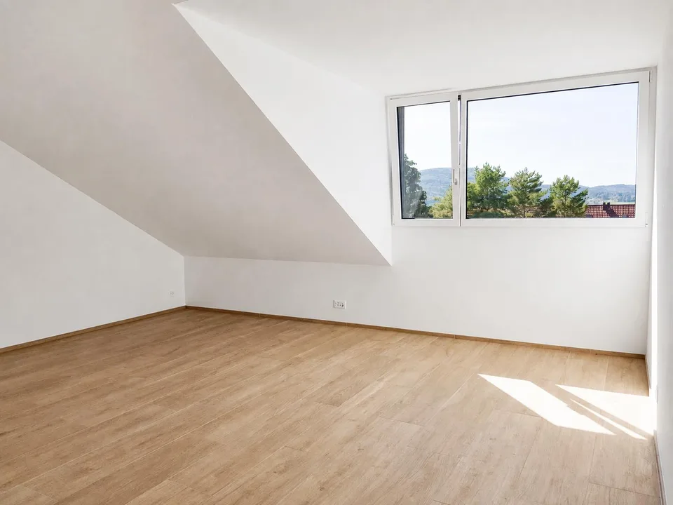 Helle, moderne 2.5 Zimmer-Dachwohnung mit hohem Standard in Dornach