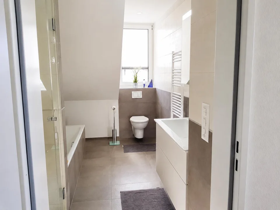Helle, moderne 2.5 Zimmer-Dachwohnung mit hohem Standard in Dornach