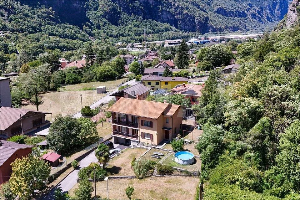 Casa con 2 appartamenti indipendenti e giardino – Foto 12 von 13
