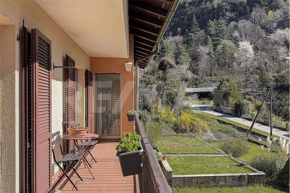Casa con 2 appartamenti indipendenti e giardino – Foto 11 von 13