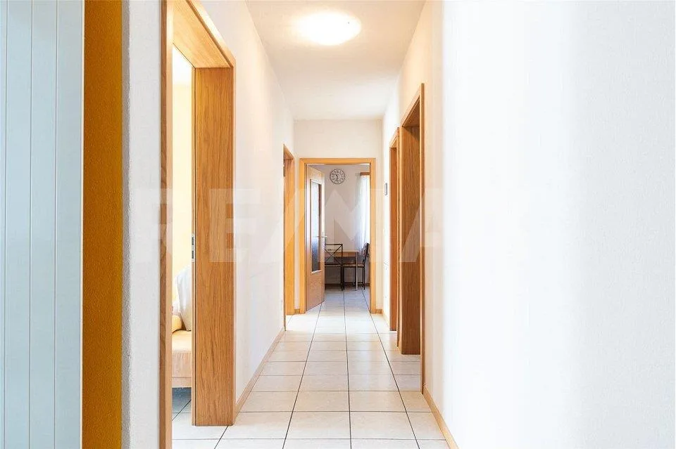 Casa con 2 appartamenti indipendenti e giardino – Foto 7 von 13