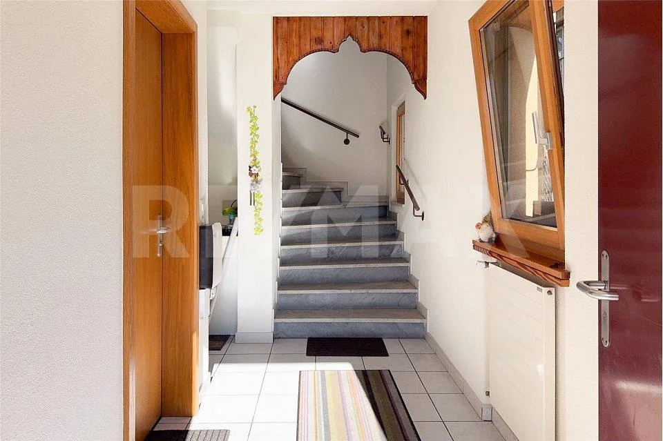 Casa con 2 appartamenti indipendenti e giardino – Foto 4 von 13