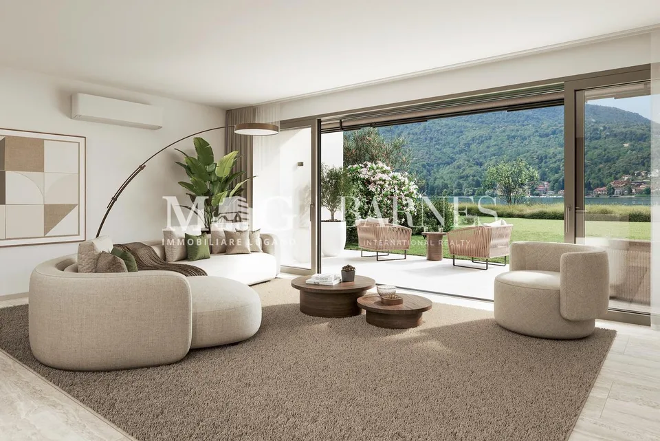 Villa fronte lago con giardino privato a Caslano