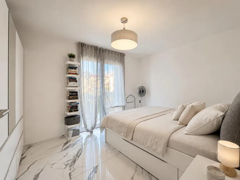 Spazioso appartamento 2,5 locali – Foto 2 von 4