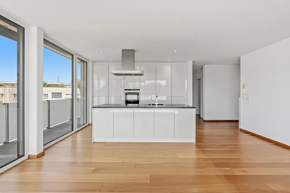 Appartamento attraente di 3,5 locali – generosamente ristrutturato come oasi di 2,5 locali con balcone XXL – foto 4 di 19