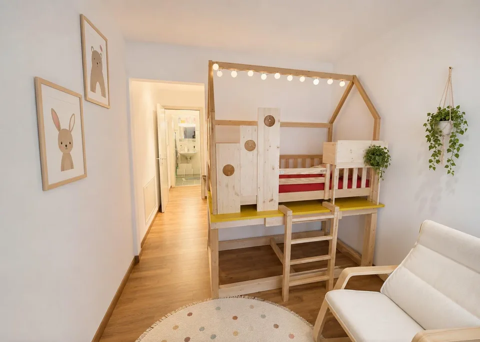Casa molto ben ristrutturata con appartamenti di 4,5 locali duplex + 2 – Foto 16 von 22