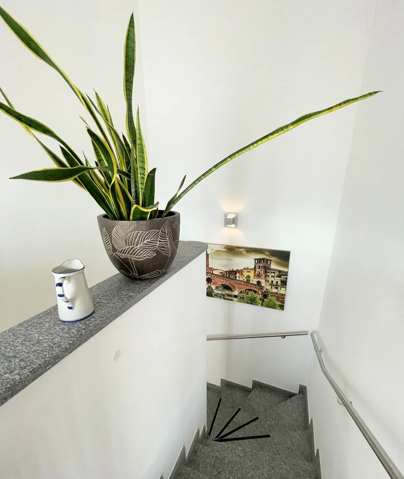 Casa molto ben ristrutturata con appartamenti di 4,5 locali duplex + 2 – Foto 17 von 22