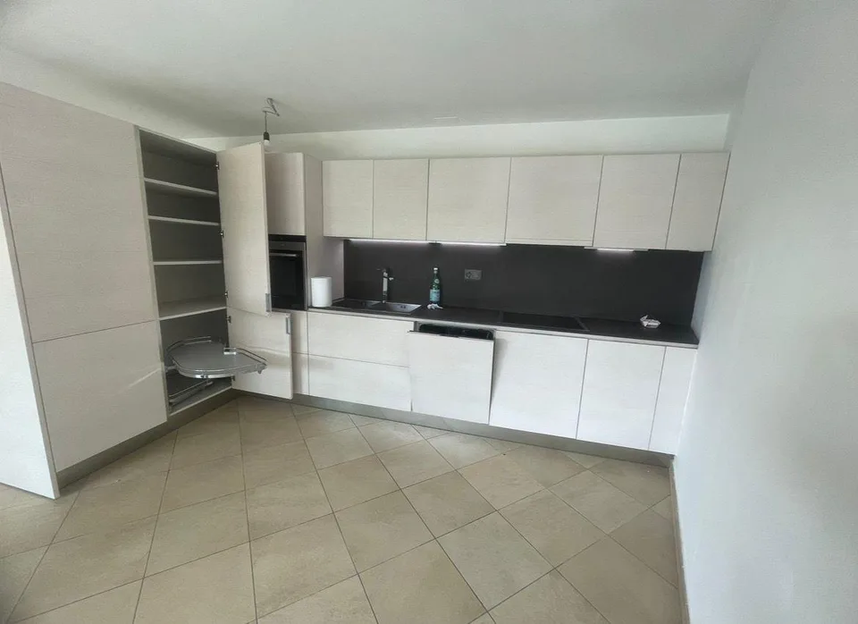 BALERNA – 4,5 LOCALI CON GIARDINO – CERCASI SUBENTRANTE