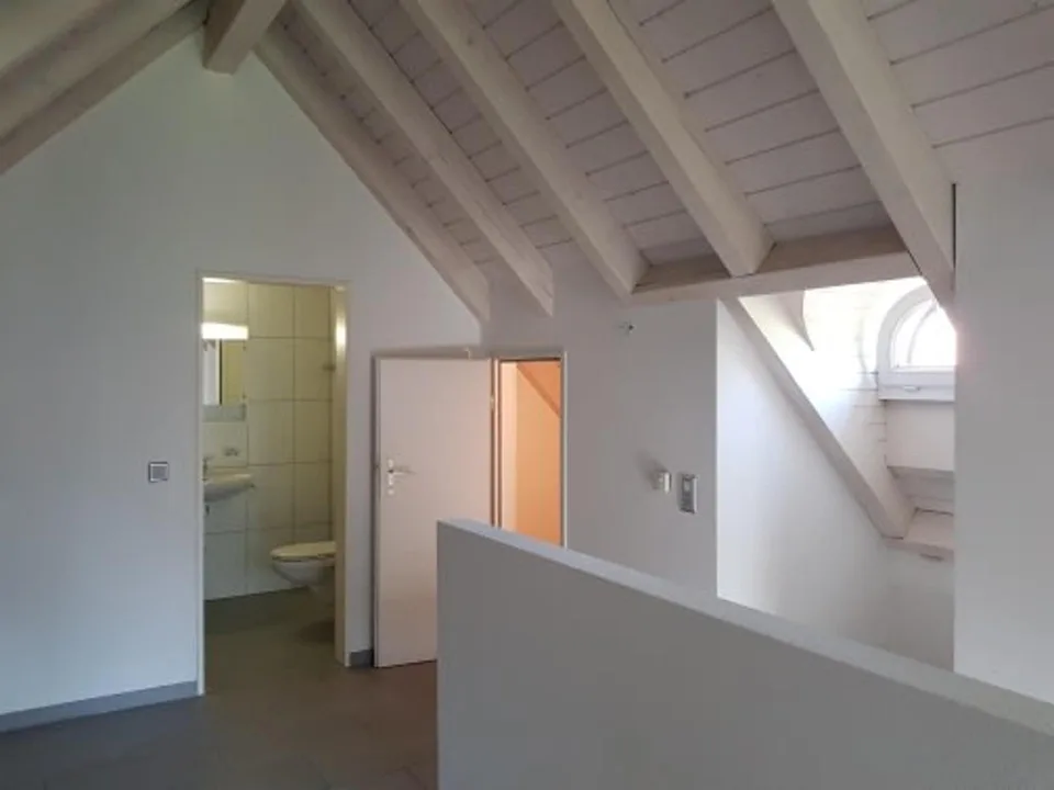 Vivere con stile e libertà – Spaziosa maisonette 4.5 locali nel cuore di Wahlen