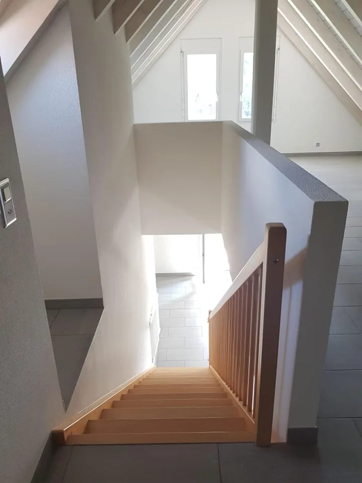 Vivere con stile e libertà – Spaziosa maisonette 4.5 locali nel cuore di Wahlen