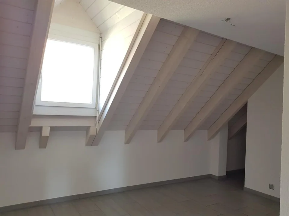 Vivere con stile e libertà – Spaziosa maisonette 4.5 locali nel cuore di Wahlen