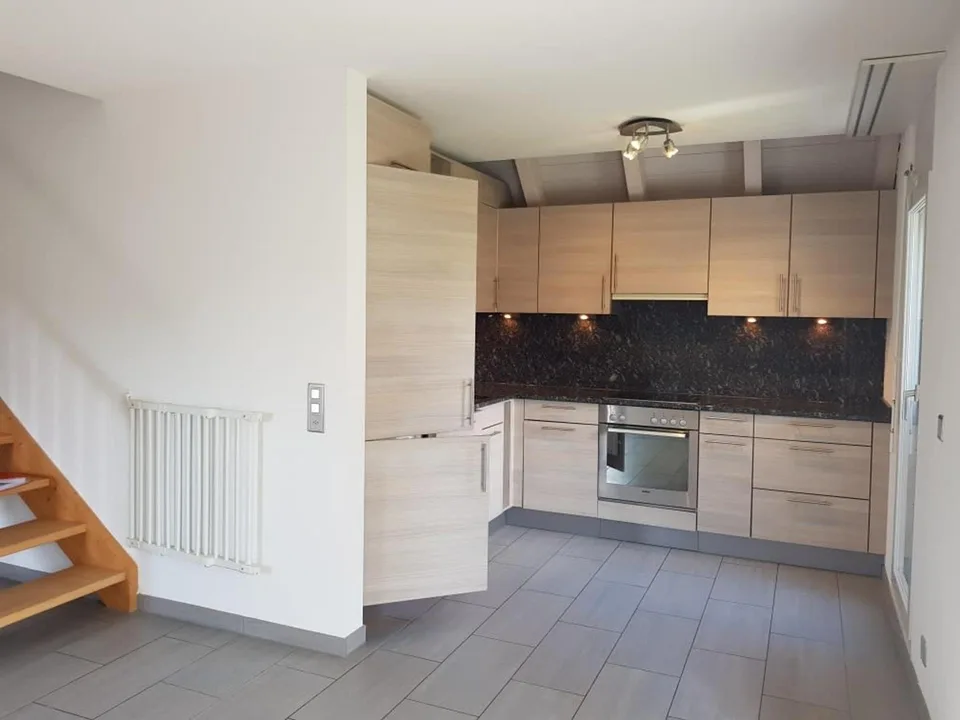 Vivere con stile e libertà – Spaziosa maisonette 4.5 locali nel cuore di Wahlen