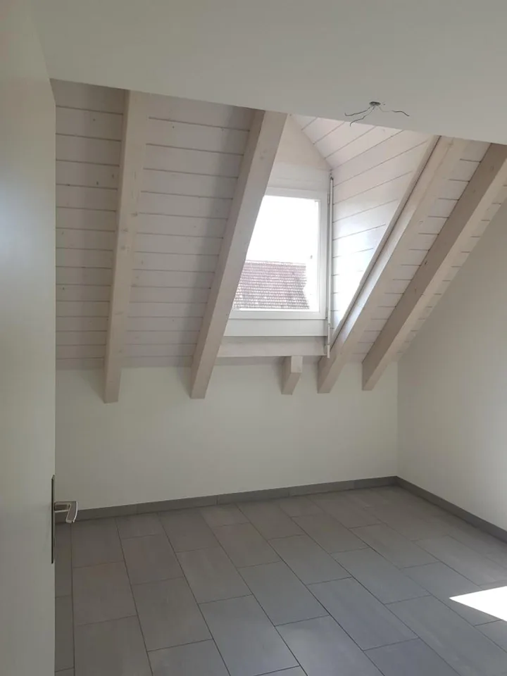 Vivere con stile e libertà – Spaziosa maisonette 4.5 locali nel cuore di Wahlen