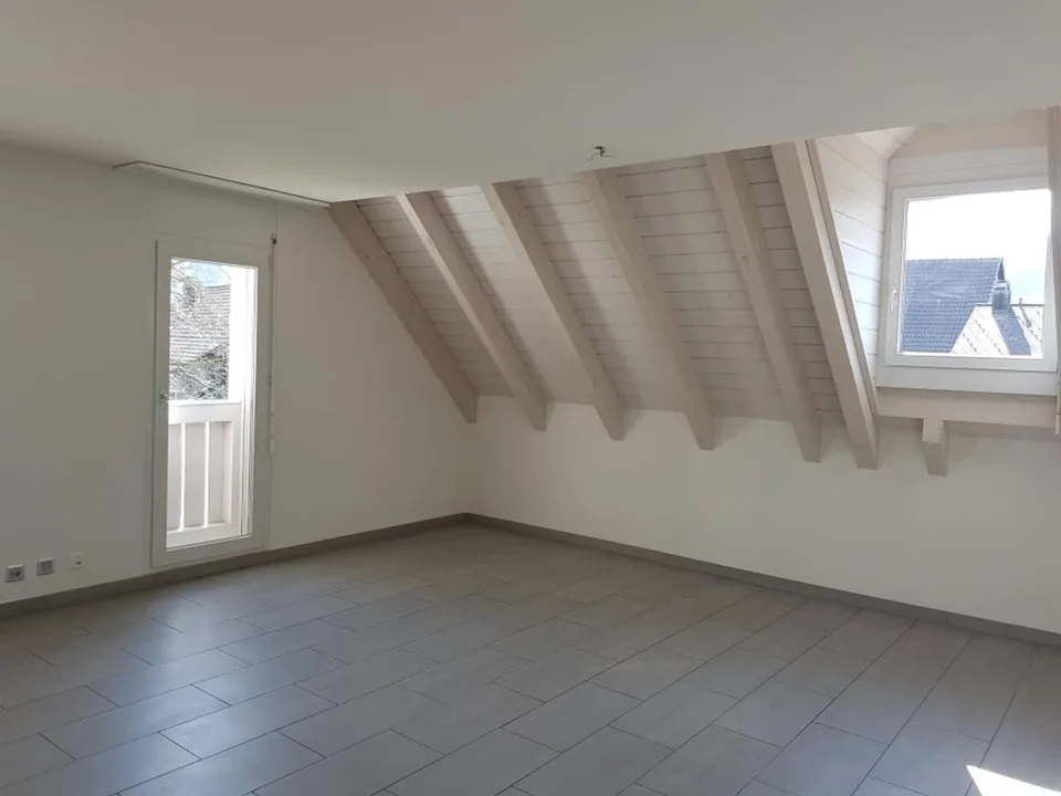 Vivere con stile e libertà – Spaziosa maisonette 4.5 locali nel cuore di Wahlen
